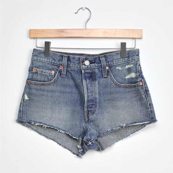 Levi’s Micro Jean Shorts High Waisted Medium Wash
501’s High Rise Short - Picture 1 of 5